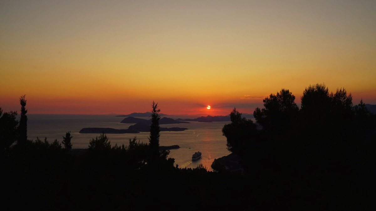 Coucher de soleil sur les îles au large de Dubrovnik