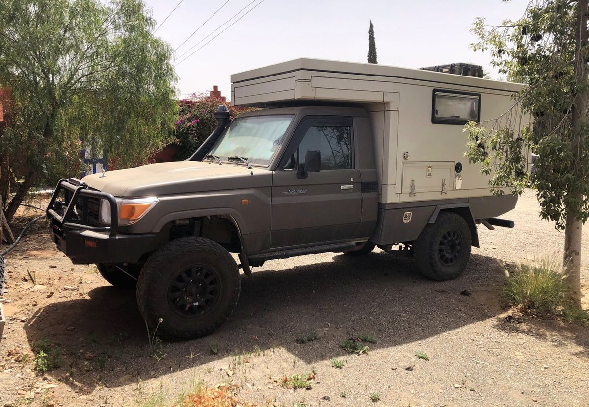 Pick-up 4x4 équipé d'une cellule d'expédition